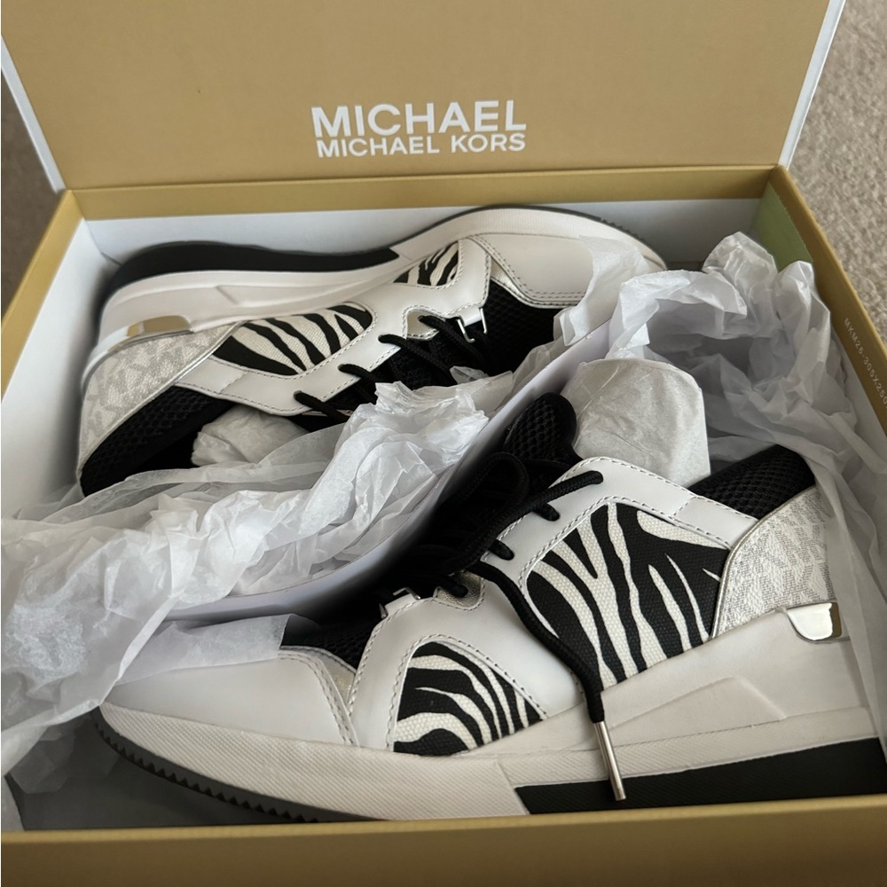 MICHAEL KORS LIVE TRAINER Zebra Print size 8